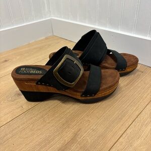 Women’s White Mountain Footbeds Leather Buckle Wedge Sandals